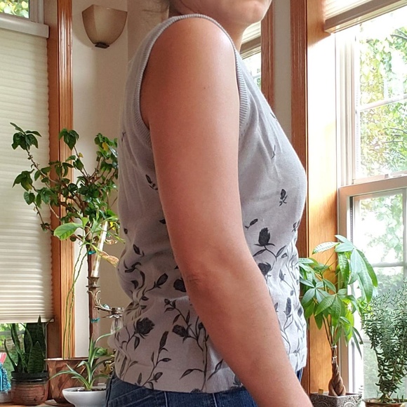 Grey Flower Print Sweater Vest - Picture 5 of 6